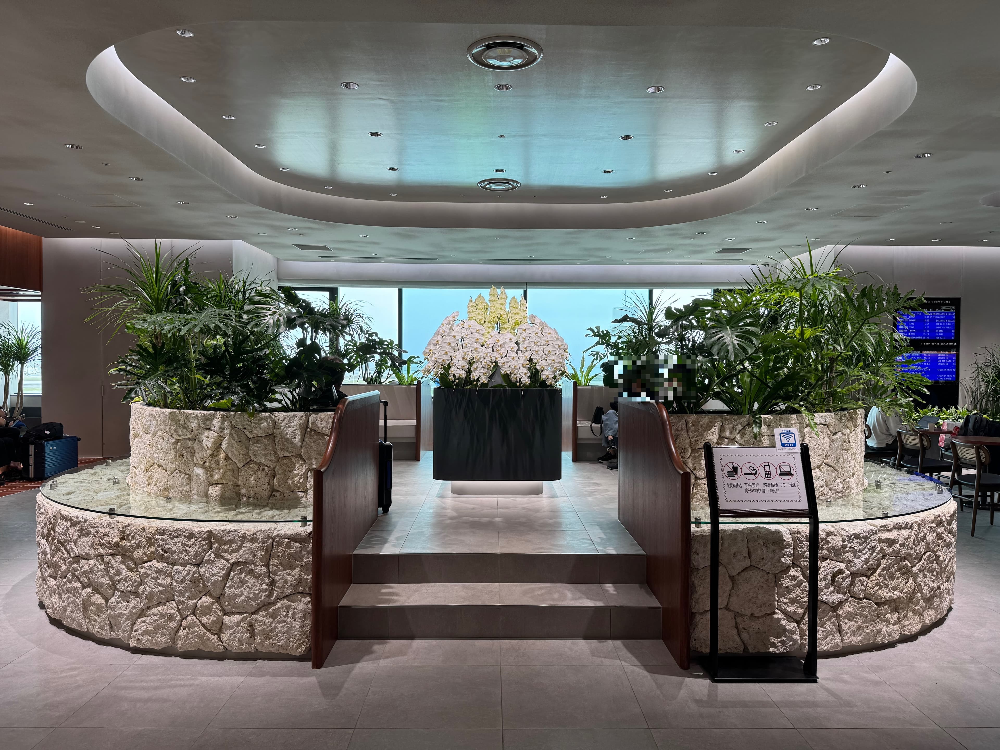 那覇空港のカードラウンジを徹底レビュー｜ LOUNGE HANA の場所・使い方・正直な感想【 2026年最新 】